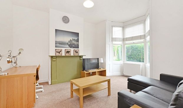 Stunning 3 Bedroom Recently Renovated House - Photo 1