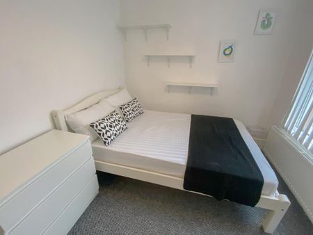 3 bedroom terraced house to rent - Photo 4