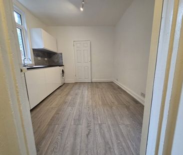 6 Bed Terraced House, Eve Road, N17 - Photo 3