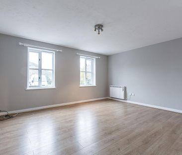 2 bedroom ground floor flat to rent - Photo 2