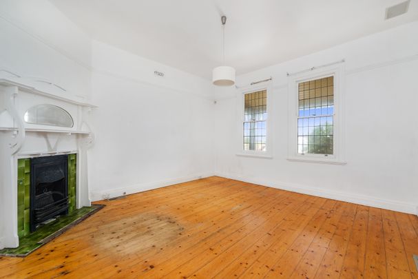 29 Beach Road, Hampton VIC 3188 - House For Rent | Domain - Photo 1