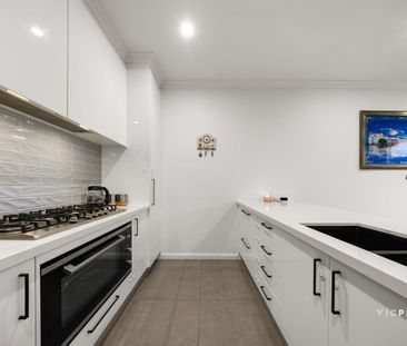 Light-Filled Modern Home with Solar in Tarneit - Photo 5