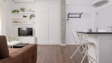 2-bedroom apartment for rent in Cuatro Caminos. - Photo 4
