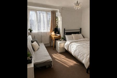 3 Bed Flat, Jack Barnett Way, N22 - Photo 2