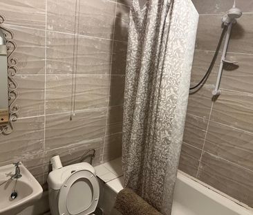 Room in a Shared House, Tarnbrook Walk, M15 - Photo 2