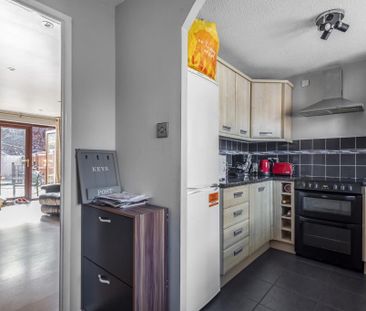 2 bedroom semi-detached house to rent - Photo 5