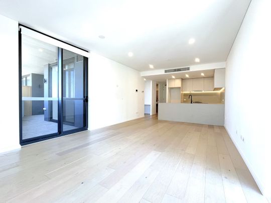Beautifully designed 2 bedroom 2 bathroom apartment - Photo 1