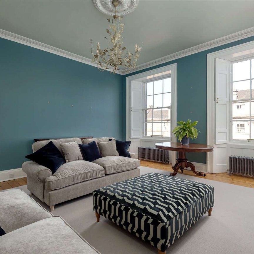 Bright and spacious 4 bedroom Property on Great King Street, Edinburgh's New Town - Photo 1