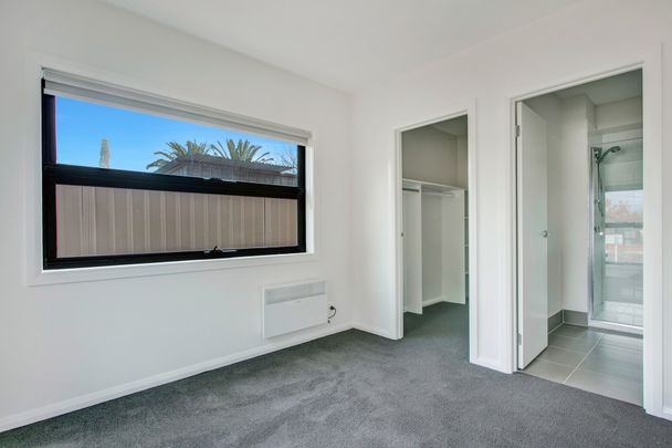 Stylish Street-Front Townhouse with Spacious Balcony & Prime Lifestyle Location! - Photo 1