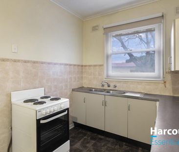 Great home near public transport, reserves and walking distance to ... - Photo 5