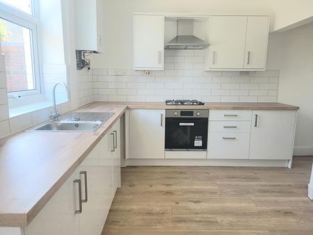 4 bedroom terraced house to rent - Photo 5