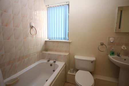 1 bedroom Apartment to let - Photo 5