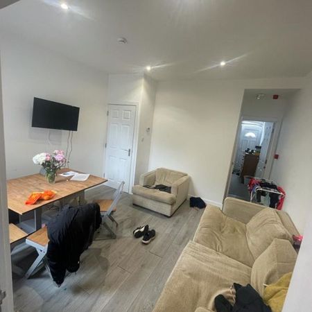 82 Leopold Street - Modern 4 Bed 2 BathLoughborough - Photo 3