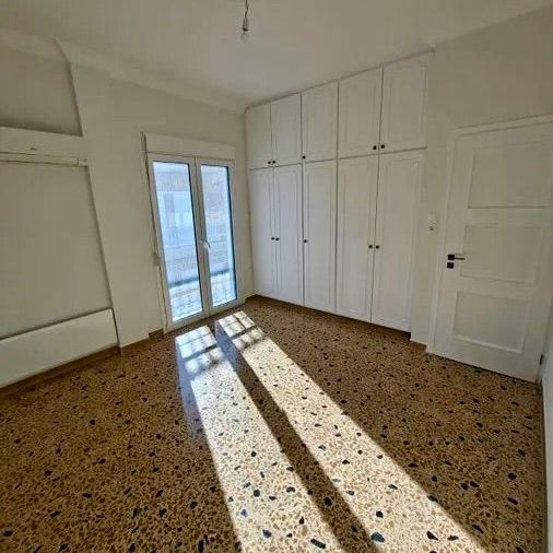 Διαμέρισμα 76 τ.μ., 1 Υπνοδωμάτιο, Ανακαινισμένο, Φωτεινό Οροφοδιαμέρισμα, € 800, 76 τ.μ. - Φωτογραφία 1