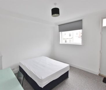 3 bedroom terraced house to rent - Photo 6
