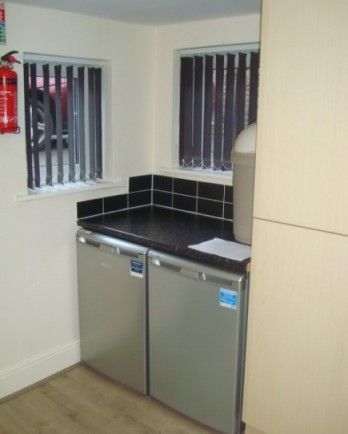 1 Bed Self contained - Student flat Fallowfield for Couple - Photo 2