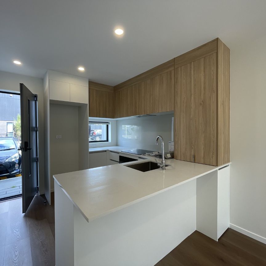 Newly 2 Bedrooms Low Maintenance - Photo 1