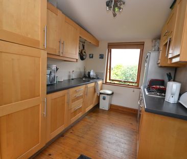 3 bed Flat for Rent - Photo 4