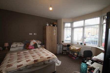 5 bedroom semi-detached house to rent - Photo 5