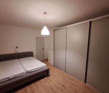Na prenájom svetlý, kompletne zariadený 3-izbový byt s rozlohou 75 m2 – Fotografia 3