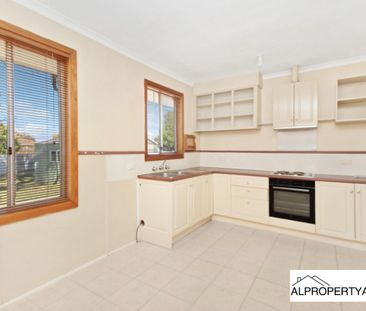 Neat and Tidy! - Photo 3