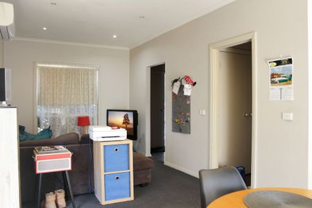 TWO BEDROOM HOME CLOSE TO SHOPS - Photo 3