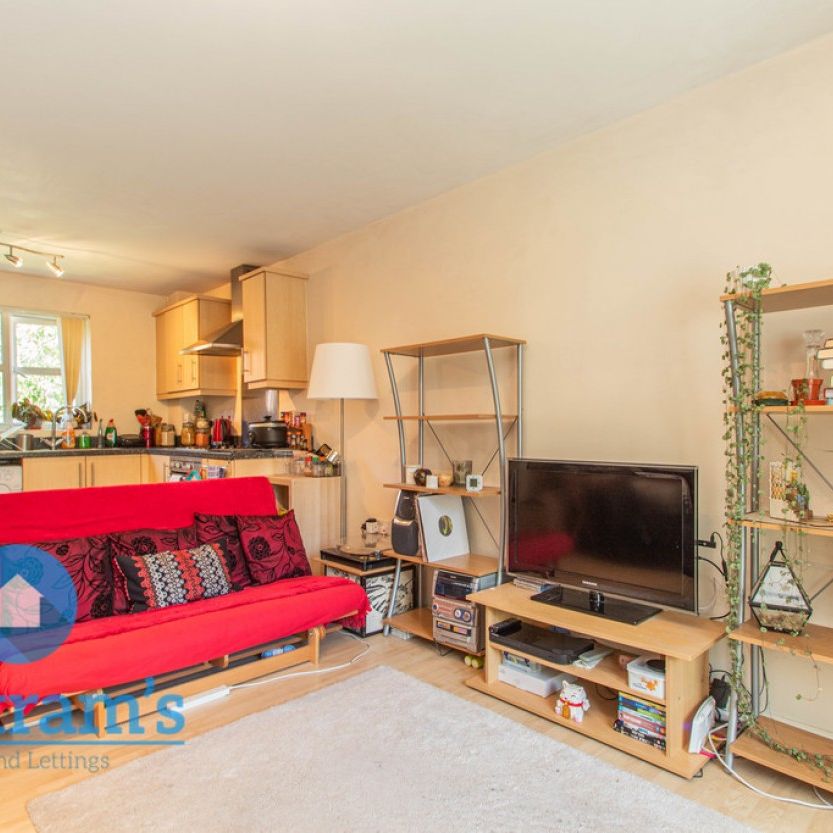 References Pending - 1 bed Detached House - Photo 1