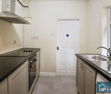 4 bedroom terraced house to rent - Photo 6