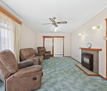 3 BEDROOM HOME WITH MASSIVE BACKYARD - Photo 6