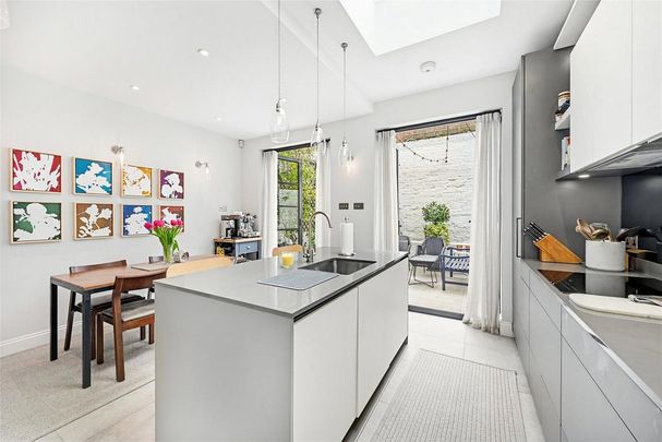4 bedroom terraced house to rent - Photo 1