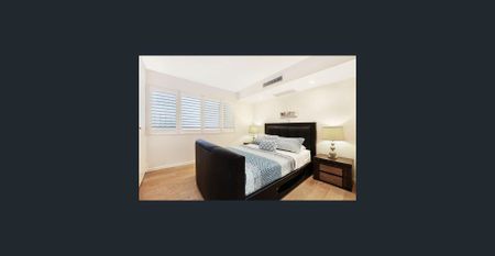 Sunlit Riverfront Retreat on Parkyn Parade, Steps from Mooloolaba Beach - Photo 2