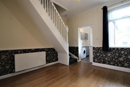 2 bedroom end of terrace house to rent - Photo 3