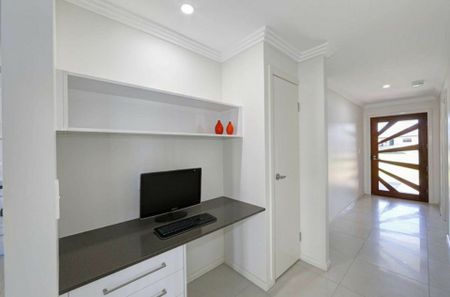 A FAMILY HOME YOU'LL LOVE - Photo 4