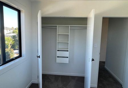 BRAND NEW Stylish townhouse in St Heliers - Photo 3