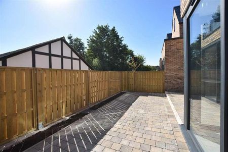 The Mount, Hale Barns, Altrincham, WA15 - Photo 2