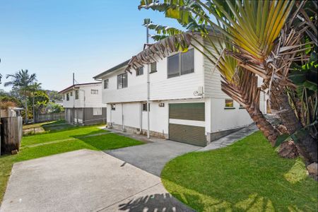 2 Salway Street, Stafford Heights QLD 4053 - House For Rent | Domain - Photo 4