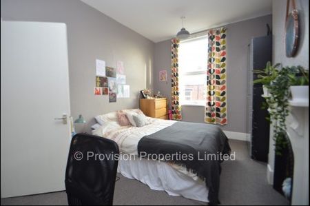 6 Bed Student Houses in Woodhouse - Photo 5