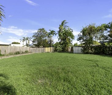 Large 3 Bedroom Home with Ensuite - Extra Office - Huge Block - Ful... - Photo 3