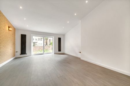 Landseer Avenue, East Ham, London E12 - Photo 4