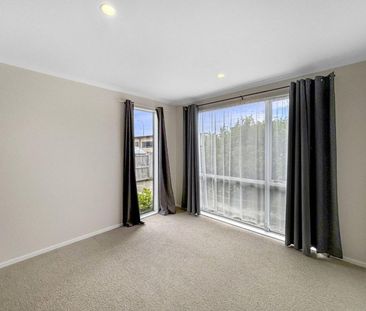 Three bedroom home in the heart of the city - Photo 5