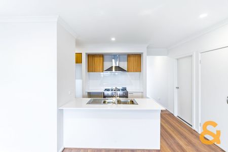 Modern Family Living in Mickleham - Photo 3