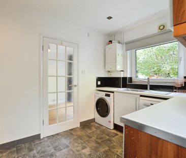 3 bedroom end of terrace house to rent - Photo 3