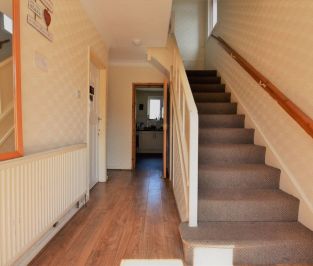 4 bedroom House in St Annes Road, Leeds - Photo 3