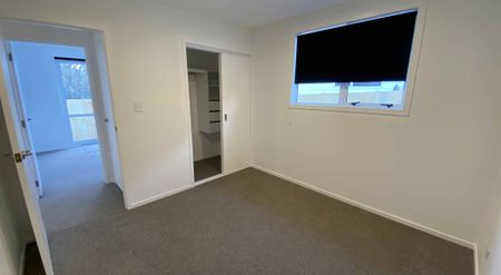 This stunning townhouse - Photo 2