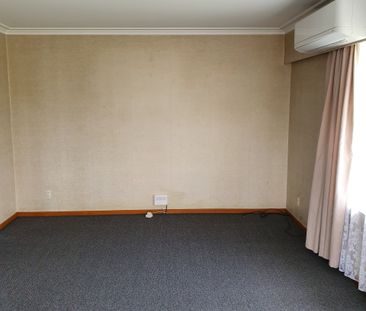 7 Betley Crescent - Photo 2