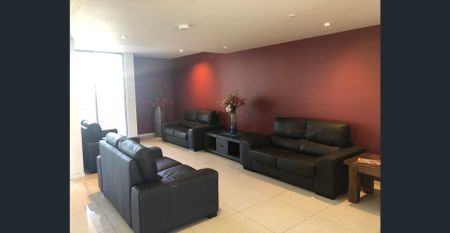 Spacious 2 bedroom 2 bathroom living - Photo 4