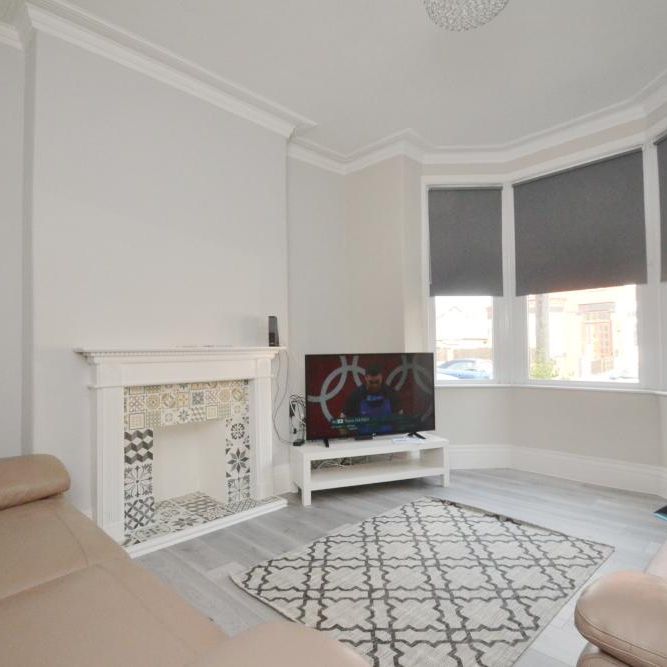 5 bedroom semi-detached house to rent - Photo 1