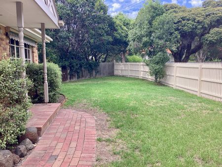 2 Lagnicourt Street, Hampton VIC 3188 - House For Rent | Domain - Photo 4