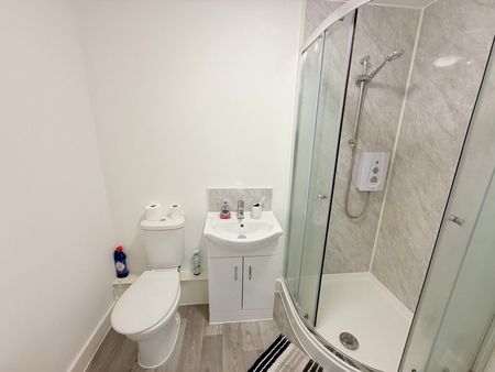 Newton Road, Yeovil, Somerset - Photo 2