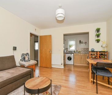 Whitney Street, Swindon - Photo 2